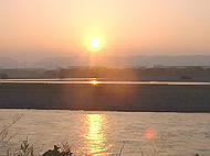 朝日の天竜川